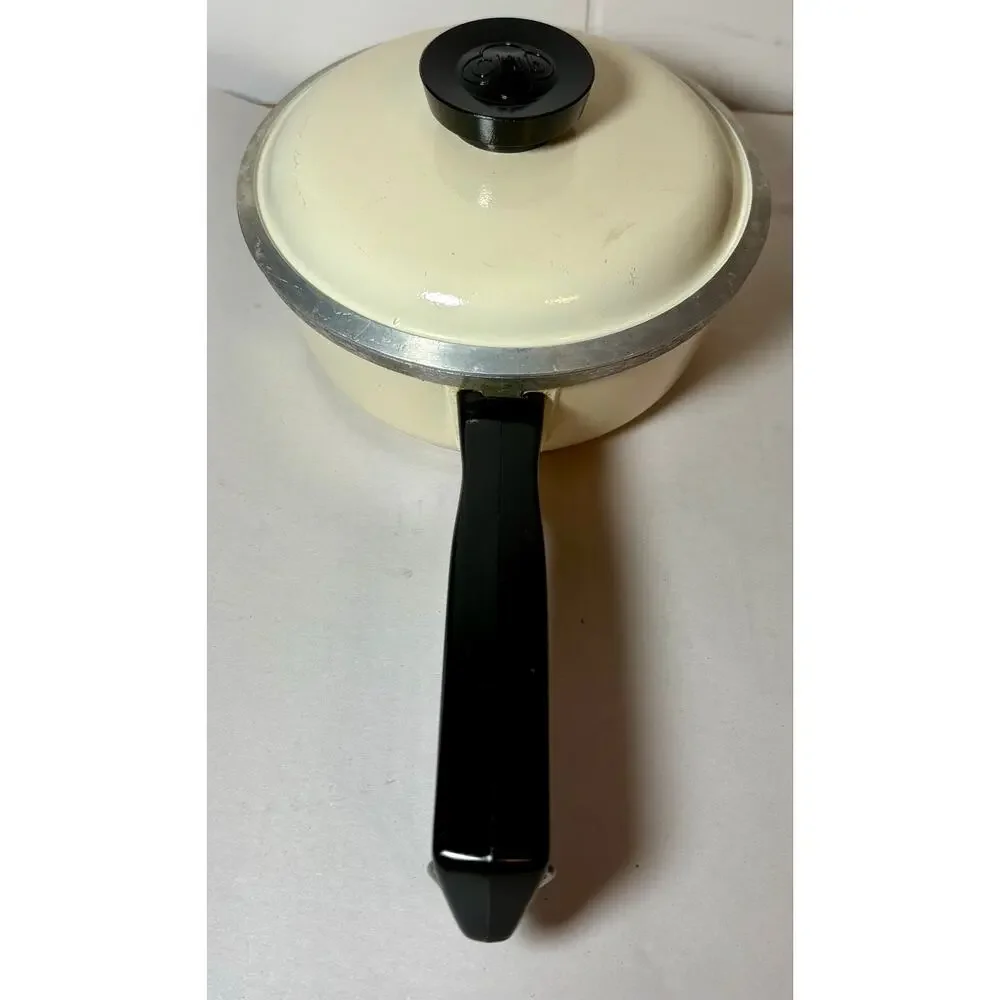 Vintage 1970s Club Aluminum 1.5QT Saucepan Cream Almond w/ Original Lid